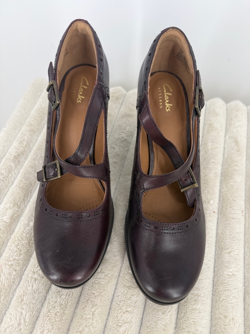 Clarks SOLD - Picture 2 of 11